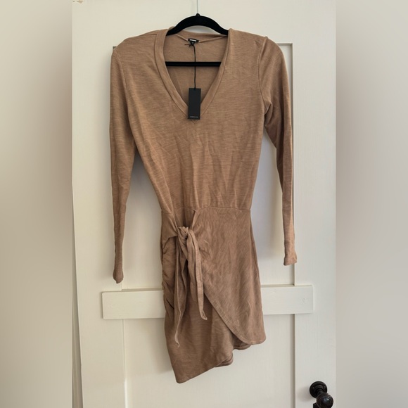 MONROW Super soft Long Sleeve V Dress - NWT - Picture 2 of 3
